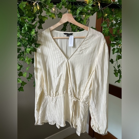 Banana Republic Champaign long sleeve wrap top size extra large - Picture 3 of 6